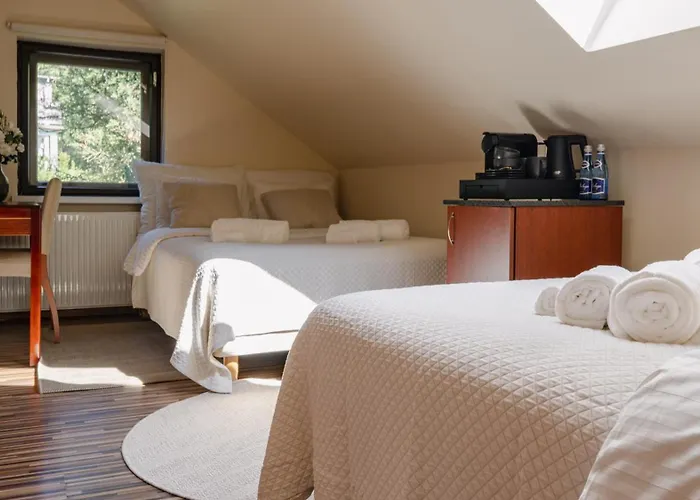 לינה וארוחת בוקר Riva 3*