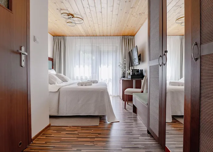 לינה וארוחת בוקר Riva 3*